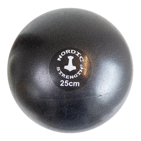 Sort pilatesbold på 25 cm fra Nordic Strength til core-øvelser og hofte-aktivering