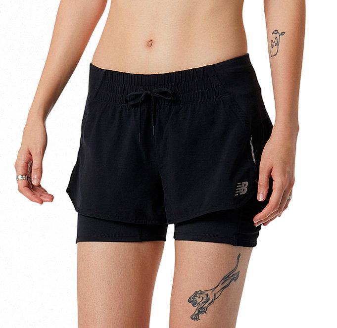 New Balance Impact Run 2-i-1 løbeshorts til dame i sort med indbygget tights